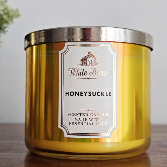 White Barn Sweet Honeysuckle Nectar, Peony Petals, Vanilla Essential Oils Candle - Picture 3 of 10
